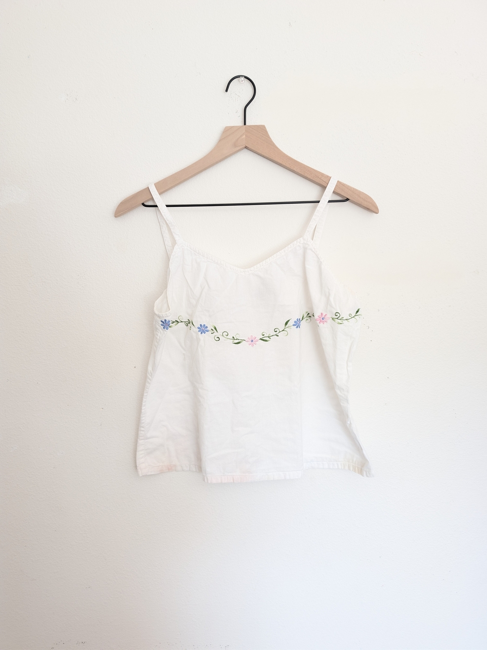 Vintage 90s White Floral Embroidered Spaghetti Strap Tank Top